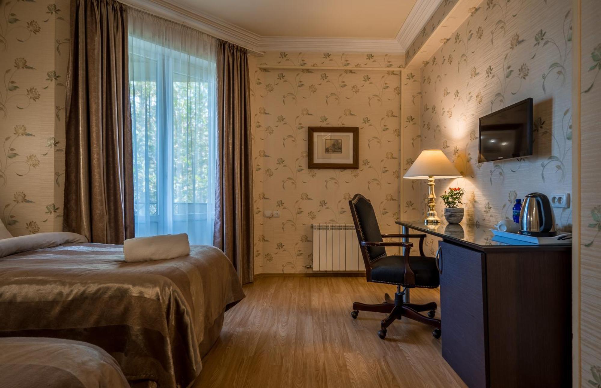 Iliani Hotel Тбілісі Екстер'єр фото