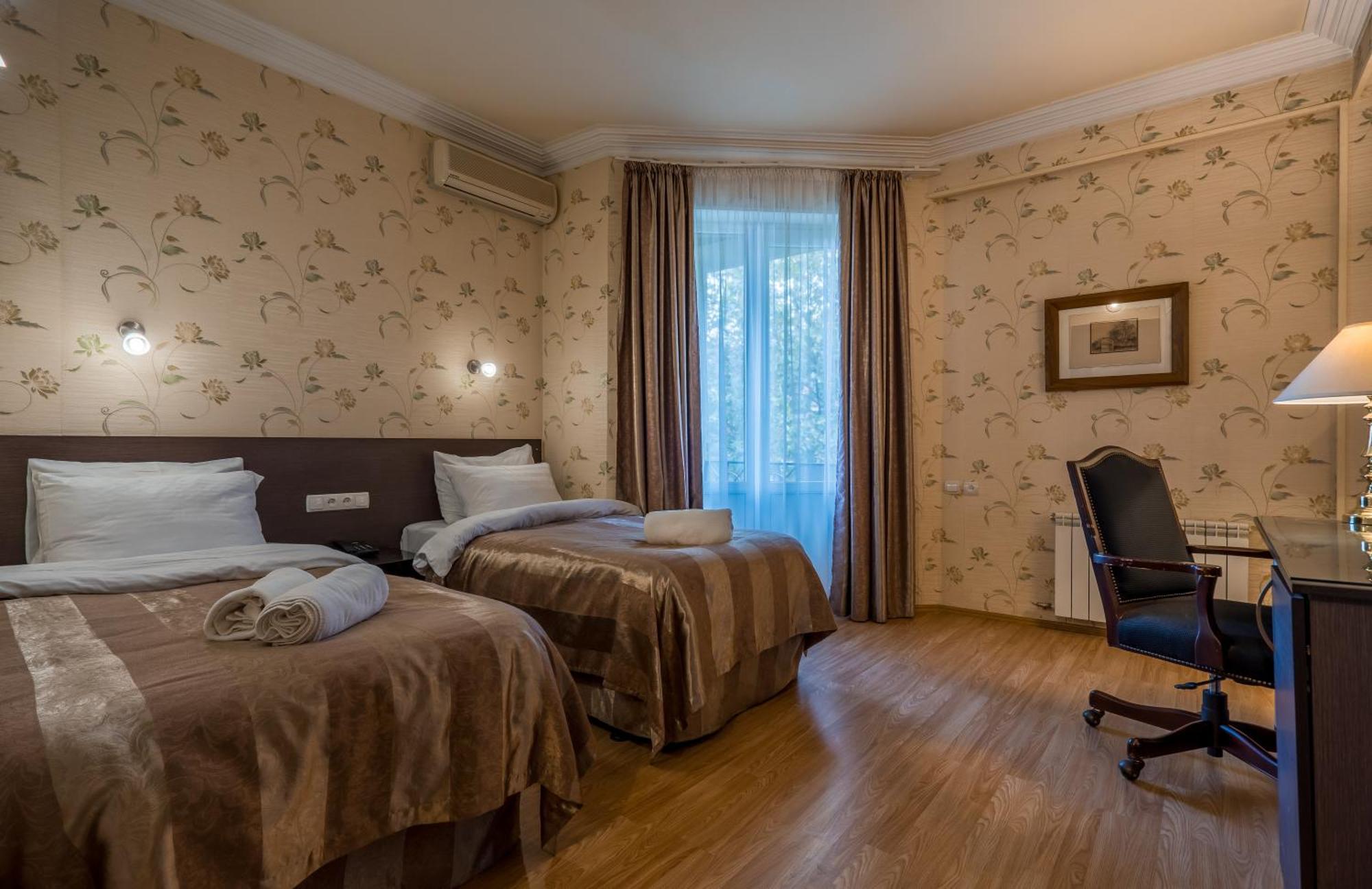 Iliani Hotel Тбілісі Екстер'єр фото