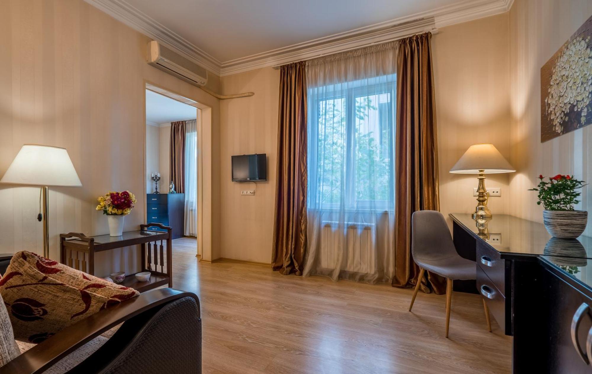 Iliani Hotel Тбілісі Екстер'єр фото