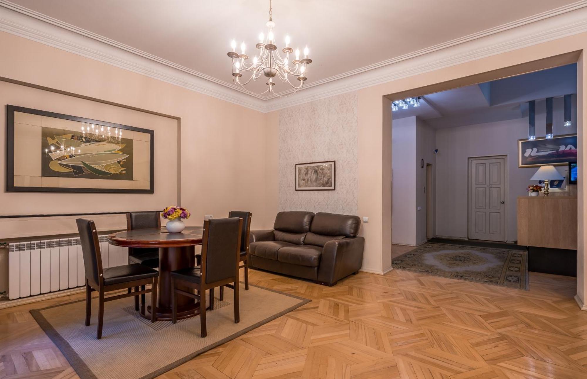 Iliani Hotel Тбілісі Екстер'єр фото